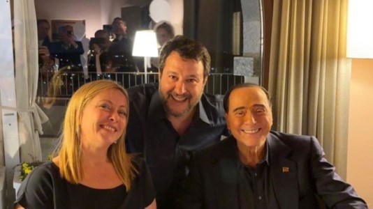 Giorgia Meloni e Silvio Berlusconi alla festa di compleanno di Matteo Salvini (foto da facebook)