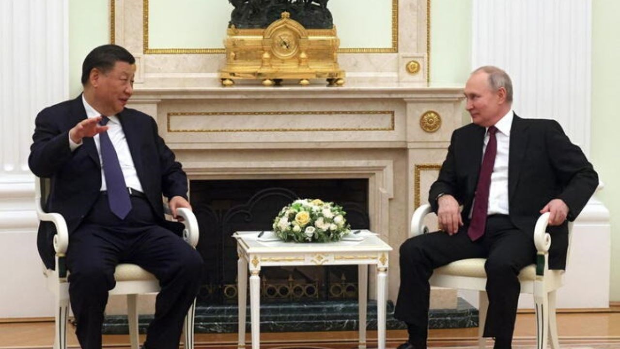 Da sinistra, Xi Jinping e Vladimir Putin