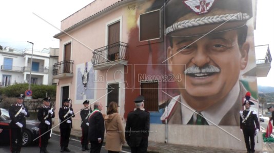 Il murale dedicato alla memoria del generale dei carabinieri Carlo Alberto Dalla Chiesa realizzato a Diamante