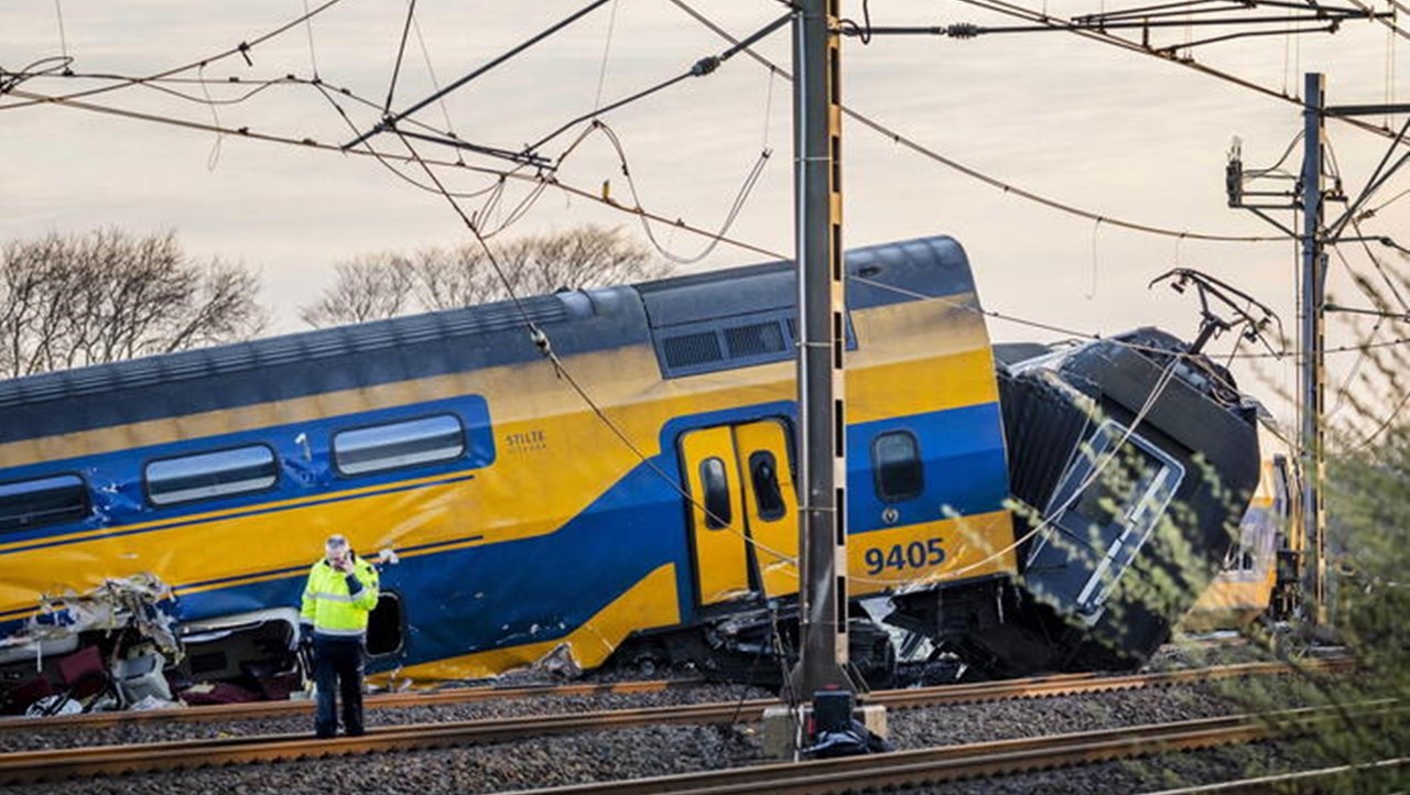 Il trena deragliato in Olanda (foto ansa)