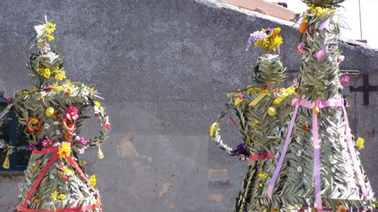 Settimana santaDomenica delle Palme, a Bova il tradizionale rito delle Pupazze portate in processione
