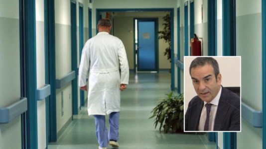Sanità CalabriaSanzioni disciplinari dopo le segnalazioni online, lo Si Cobas contro Occhiuto: «Sanibook è un mostro»