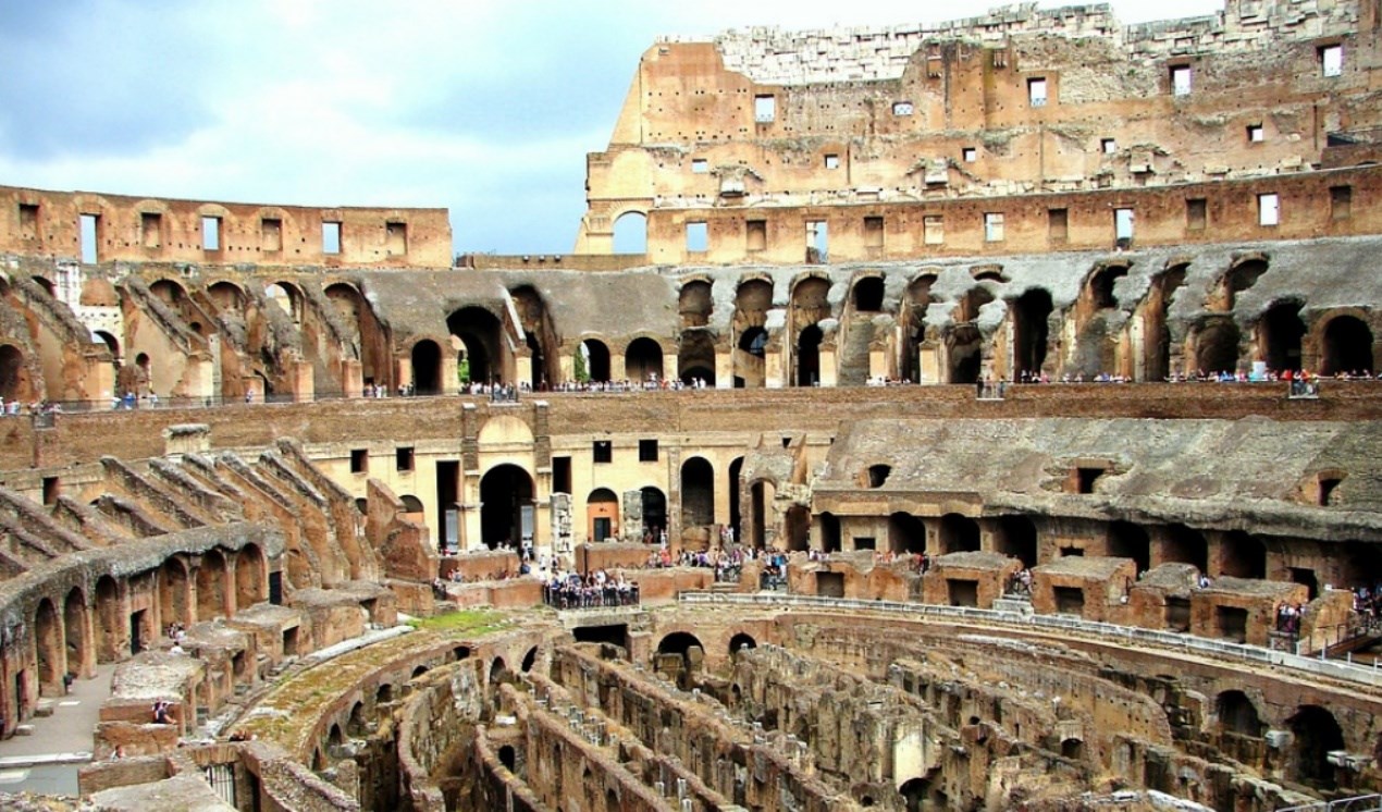 L’interno del Colosseo a Roma