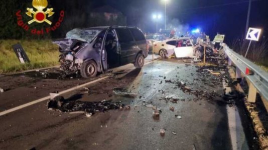 La tragediaDrammatico incidente nell&rsquo;Astigiano, nello scontro tra due auto muoiono quattro giovani