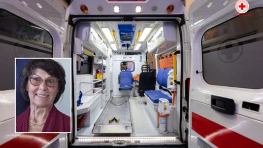Un’ambulanza, nel riquadro il consigliere regionale Amalia Bruni