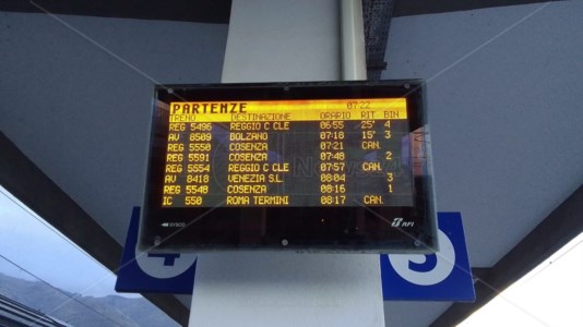 Trasporti CalabriaAncora disagi lungo la linea ferroviaria cosentina: treni cancellati o in ritardo