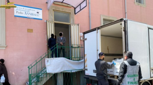 Controlli sullo StrettoMessina, sequestrati 500 chili di novellame di sarda: erano nascosti in un furgone proveniente dalla Calabria