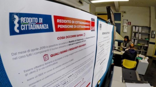 L’allarmeReddito di cittadinanza, in Calabria in 14mila senza sussidio già da agosto: «Servizi sociali deboli, si intervenga»