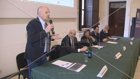 L&rsquo;incontroA Cosenza dibattito sul Pnrr: «In Calabria urge un rafforzamento amministrativo, le risorse da sole non bastano»