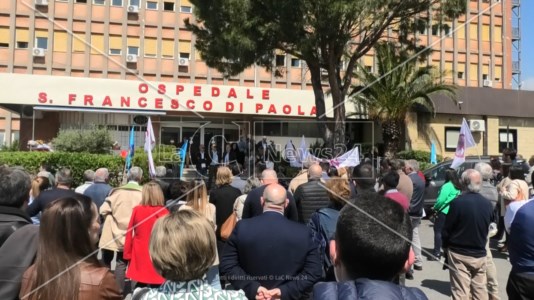 Il sit-inOspedale di Paola, cittadini e sindacati riuniti contro la riforma del decreto Scura