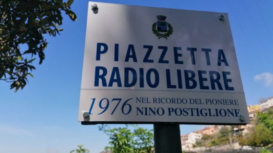 L’intitolazioneIl Comune di Maierà dedica una piazza a Nino Postiglione, considerato il pioniere delle Radio Libere