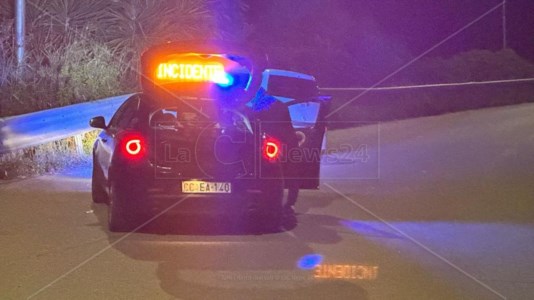 Notte bravaIncidente a Nocera Terinese, auto impatta contro un guardrail: il conducente scende e scappa via