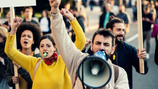 LongformLa festa ai lavoratori: Primo maggio amaro per la Calabria