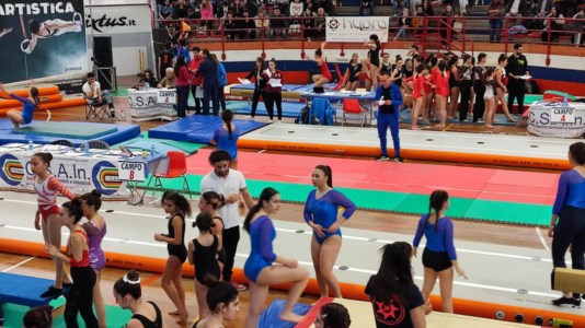 Sport e giovaniSold out al Palazzetto di Cosenza per le regionali di ginnastica artistica. Più di 500 gli atleti arrivati da Calabria e Basilicata