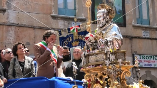 Festa di San FrancescoPaola, la festa di San Francesco funestata dal maltempo: riti religiosi e civili vissuti in tono minore