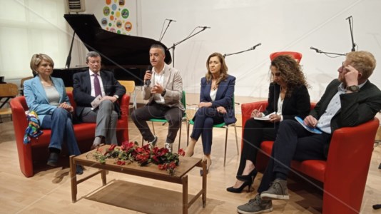 Il dibattito“Donne e legalit&agrave;”, all&rsquo;Istituto Vespucci di Vibo Marina presentato il nuovo libro di Marisa Manzini