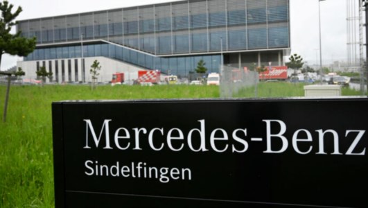 Indagini in corsoSparatoria in una fabbrica della Mercedes in Germania, due morti