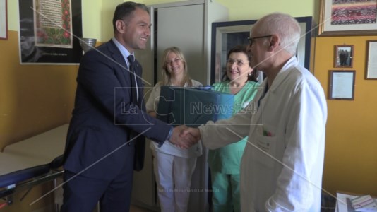 Il gestoOspedale di Soverato, l’agenzia Finet Group dona attrezzature mediche al reparto di pediatria