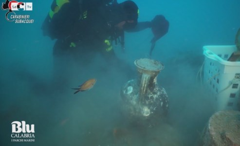 Blu CalabriaI carabinieri subacquei, angeli dei fondali per la tutela dell’ambiente e il recupero di reperti archeologici