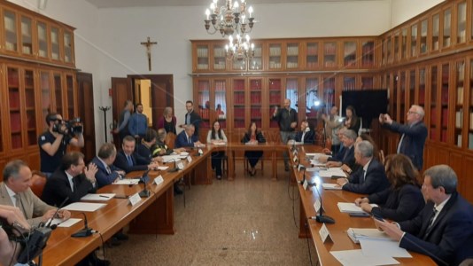 La riunioneMigranti, il commissario Valenti in Calabria: &laquo;Mille nuovi posti e una cabina regia per l&rsquo;accoglienza&raquo;