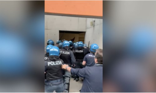 Botte da orbiScontri tra tifosi della Reggina e polizia a Bolzano: cinque agenti feriti