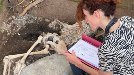 I resti umani scoperti a Pompei (Foto Pagina Facebook Pompeii-Parco Archeologico)