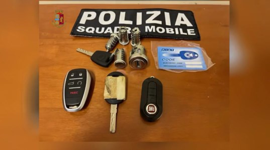 SicurezzaVibo Valentia, lotta al crimine: sequestrati veicoli rubati e attrezzi per furto per un valore di 80mila euro