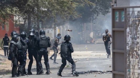 I disordiniSenegal, scontri per la condanna del capo dell’opposizione Sonko: almeno nove morti