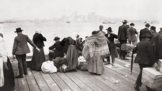 Storie di vitaIl sogno americano: due secoli di emigrazione calabrese raccontata con lettere, foto e carte d’imbarco