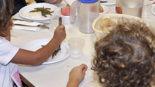 A pancia vuotaNiente app, niente mensa: in una scuola di Girifalco due bambini si sono visti sfilare il piatto perché non registrati