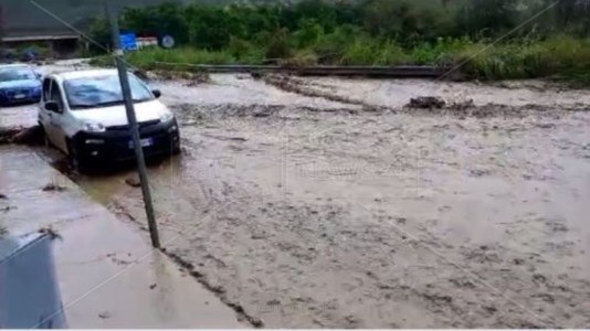 MaltempoViolenti temporali nel Catanzarese: strade allagate e disagi fino alla Costa jonica - VIDEO