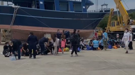 Popoli in fugaMigranti, un altro sbarco a Roccella Jonica: soccorse 80 persone tra cui donne e minori