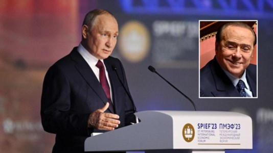 Il ricordoForum di San Pietroburgo, Putin chiede un minuto di silenzio in memoria di Berlusconi: «Era una persona brillante»