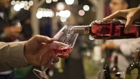 Cosenza Wine Distict, il 30 giugno alla Villa Vecchia l’evento dedicato ai vini calabresi
