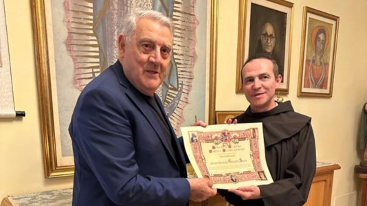 Il riconoscimentoIl maestro orafo crotonese Gerardo Sacco nominato Accademico pontificio