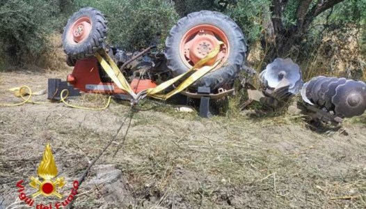 Dramma a Rocca di NetoUn altro incidente col trattore in Calabria: morto un 74enne nel Crotonese