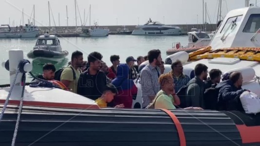 In cerca di salvezzaA Roccella arrivati altri 78 migranti: è il 39esimo sbarco dall’inizio dell’anno
