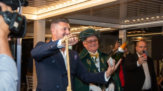 L’appuntamentoFalerna, i migliori sciabolatori di champagne al mondo in arrivo al Riva: tutto pronto per il Grand Chapitre d’Italia