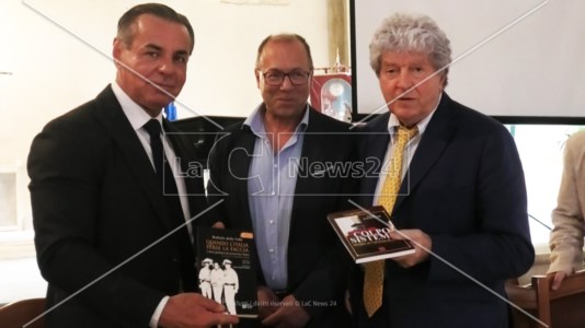 Il tributo“Quando l’Italia perse la faccia”, presentato a Paola il libro sul caso Enzo Tortora