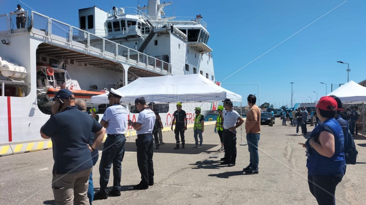 Reggio Calabria Giunti 400 Migranti A Bordo Della Nave Dattilo