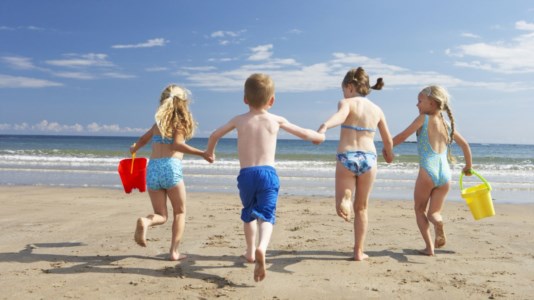 Bandiere verdiCalabria leader per spiagge a misura di bambino, i pediatri: «Merito anche di un’assistenza sanitaria efficiente»