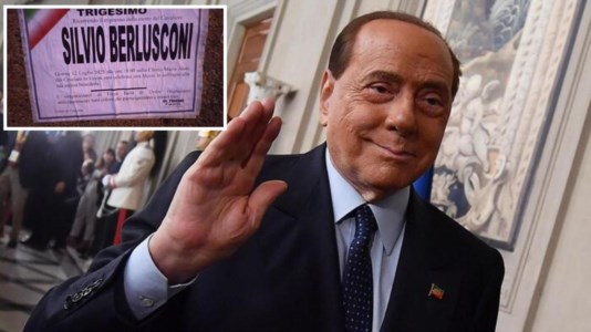 Silvio Berlusconi, nel riquadro i manifesti funebri a Caulonia