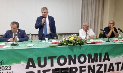 Autonomia differenziataDa Reggio Calabria prove di alleanza tra Italia viva e Sud chiama Nord, Cateno De Luca: «È un disegno criminale»