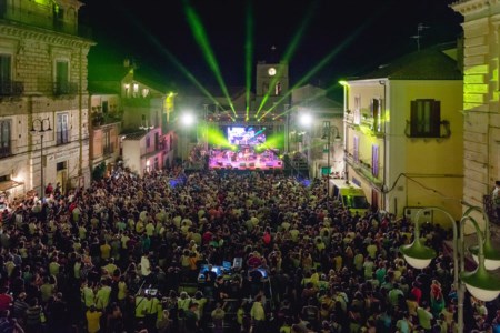 Estate in CalabriaKaulonia Tarantella Festival, presentata la 25esima edizione non senza polemiche: «Pride nel titolo? Ecco perché»