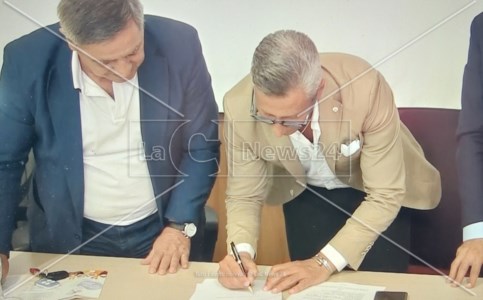La firma del sindaco Biasi 