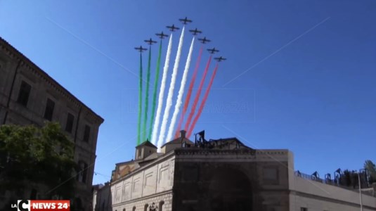 Gran ritornoLe frecce tricolori pronte a solcare i cieli calabresi: l’evento a Catanzaro per i 100 anni dell’Aeronautica militare