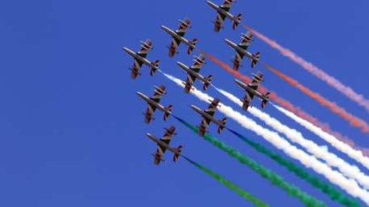 L’eventoLo spettacolo delle Frecce tricolori sui cieli di Reggio Calabria per il Festival dell’Aria