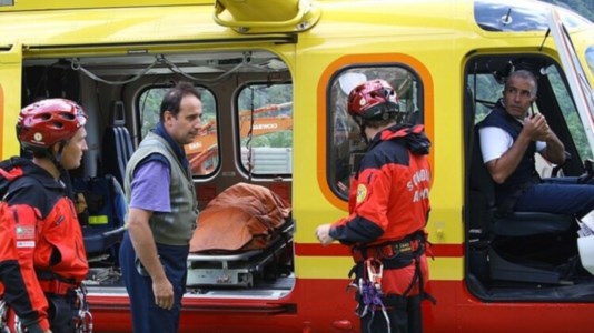 Incidente in montagnaDramma in Valtellina, escursionista 45enne precipita in un canalone e muore