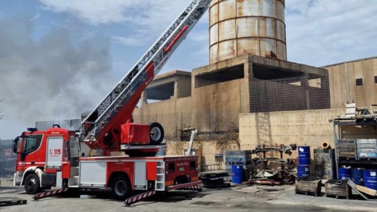 Il soccorsoIncendio avvolge l’officina Volvo a Campo Calabro, vigili del fuoco in azione per domare le fiamme