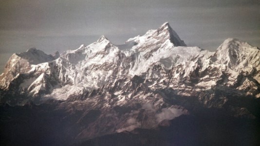 Incidente in montagnaTragedia sull’Himalaya, giovane climber italiana precipita per 150 metri e muore